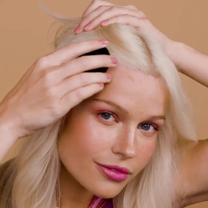 Your Path to Hairline Radiance: Easy Application with Hairline Dye Powder - Second Image